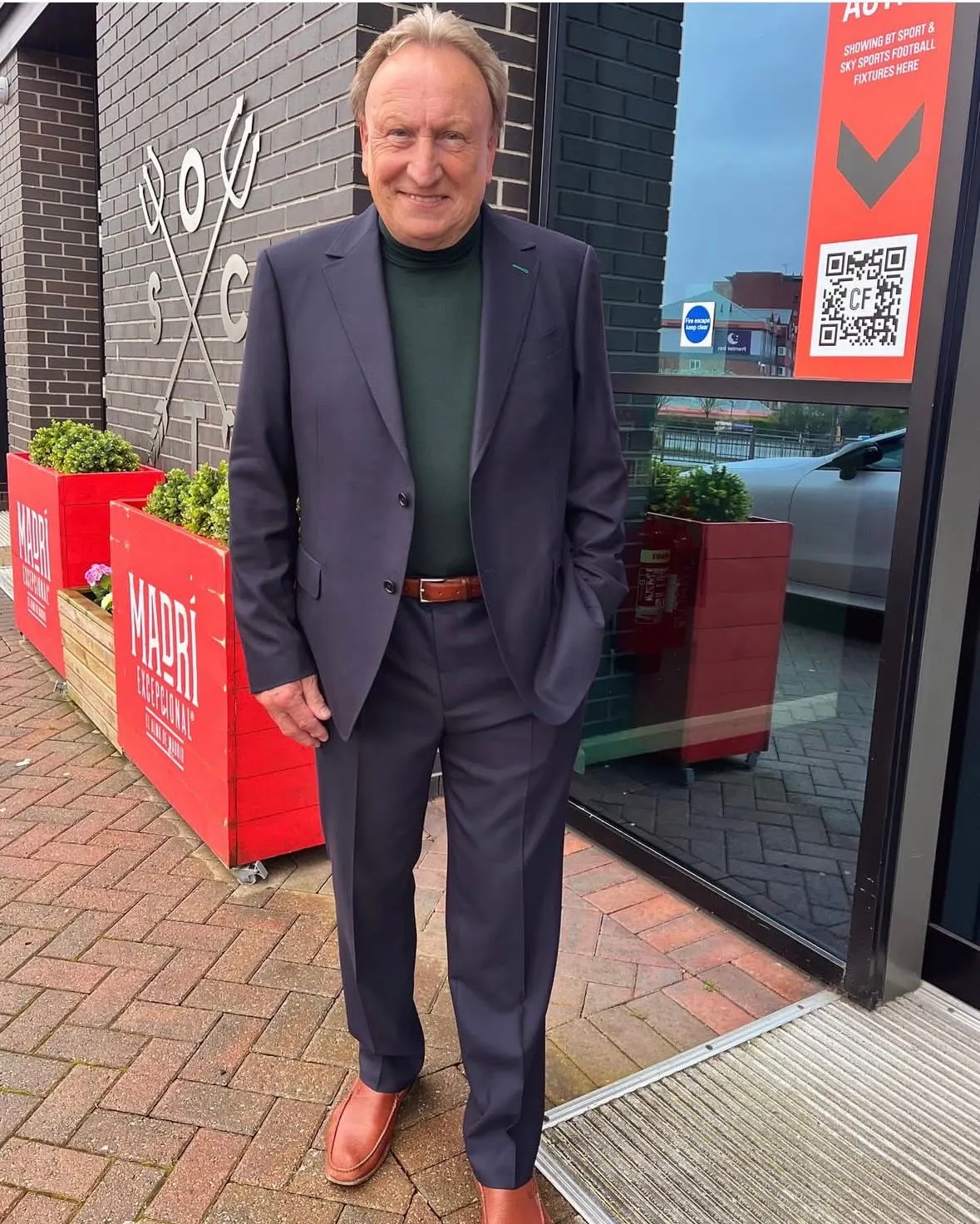Bespoke suit in Huddersfield Fine Worsteds by DR Bespoke — 12