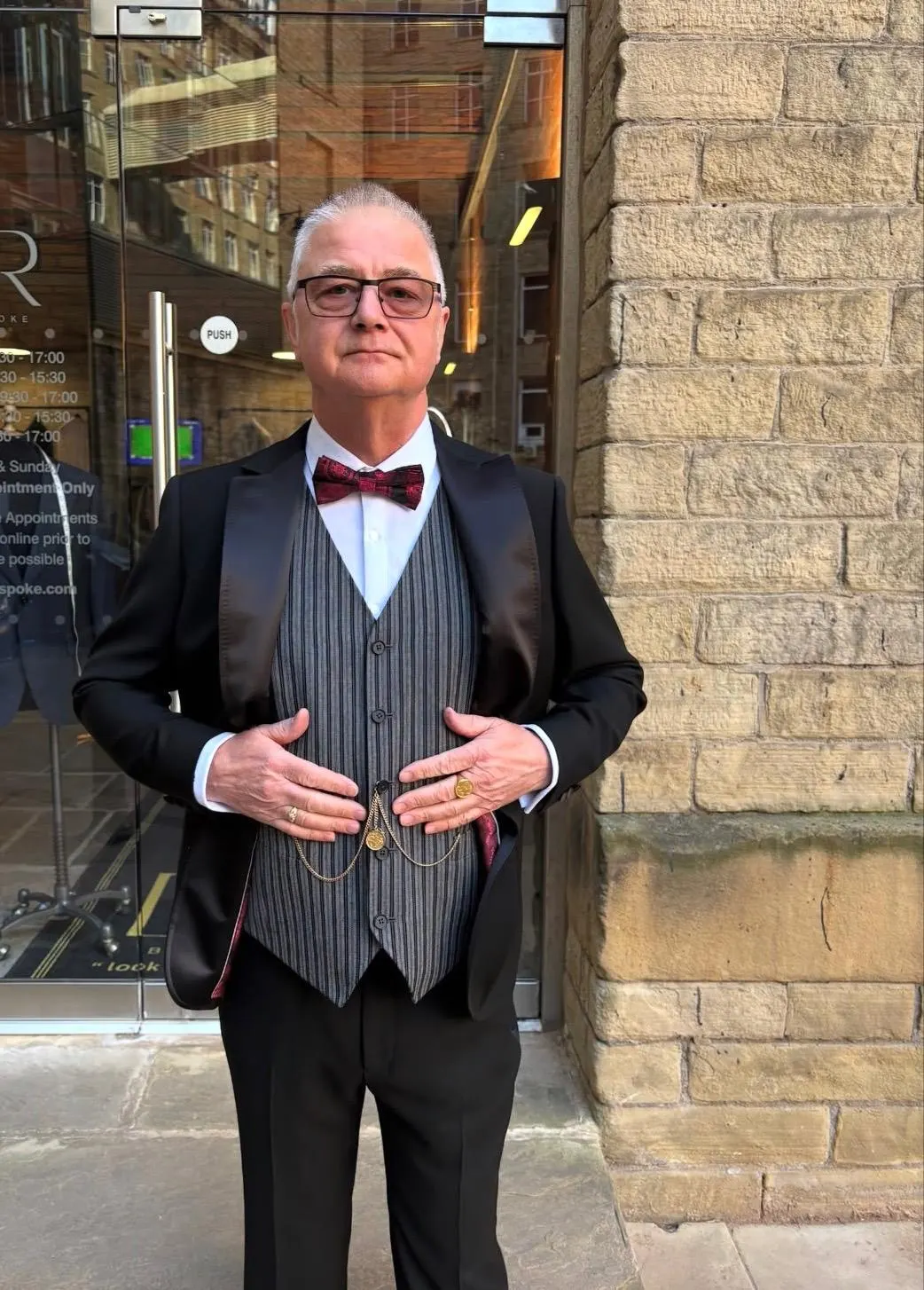 Bespoke suit in Huddersfield Fine Worsteds by DR Bespoke — 32